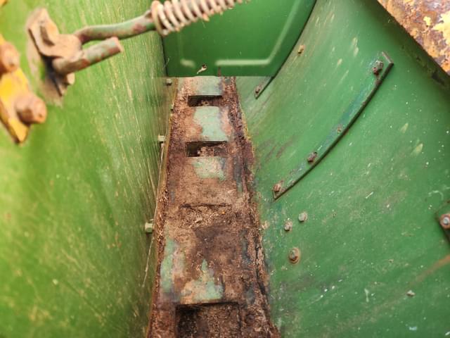 Image of John Deere FB-B equipment image 3