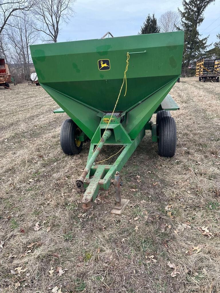 Main image John Deere 605