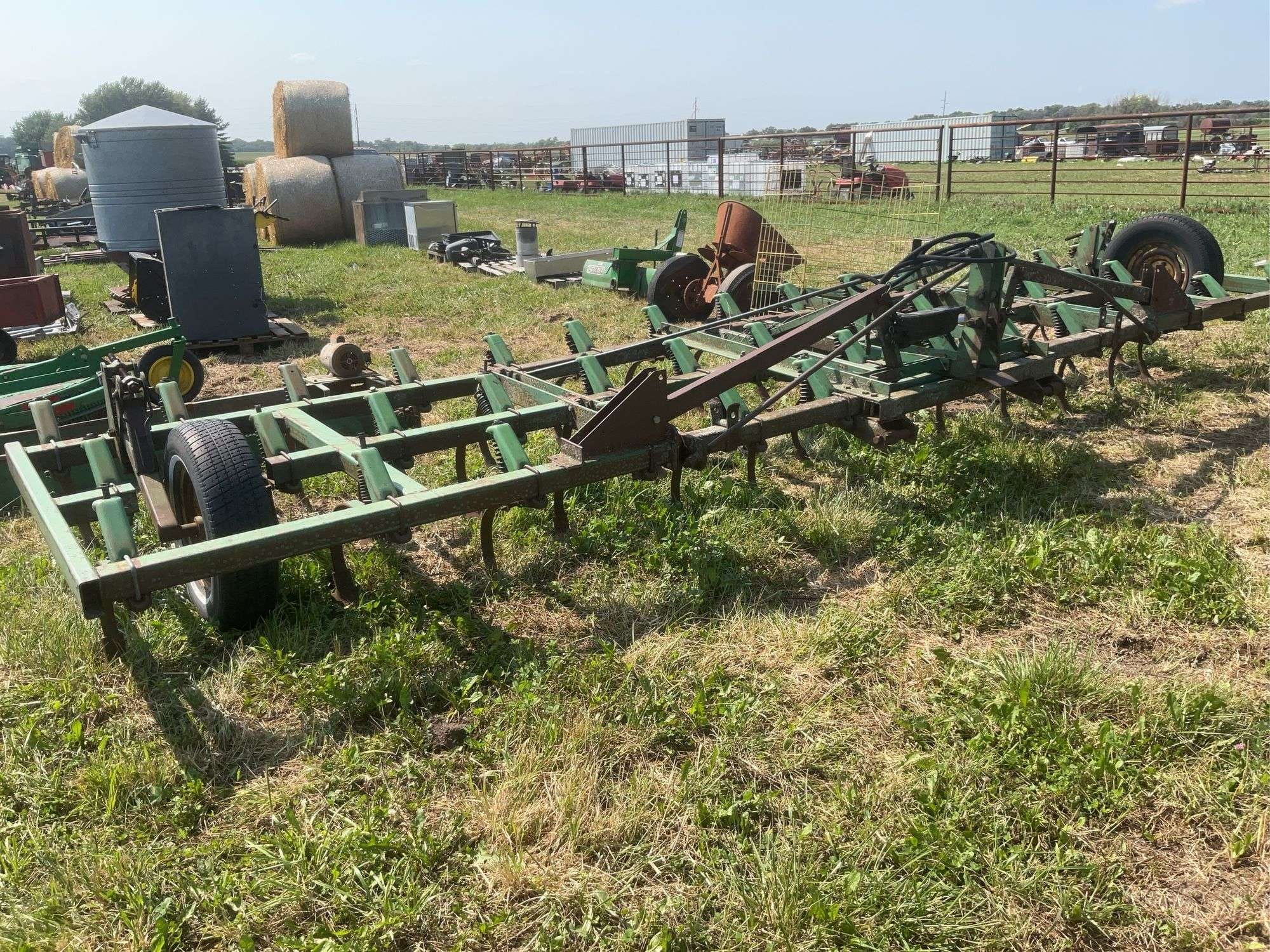 John Deere 3076 Equipment Image0