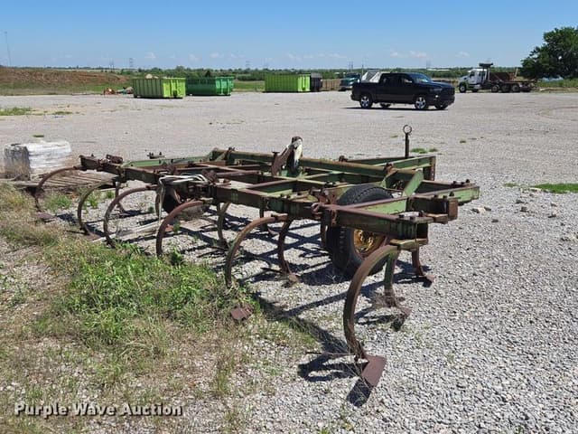 Image of John Deere 100 equipment image 4