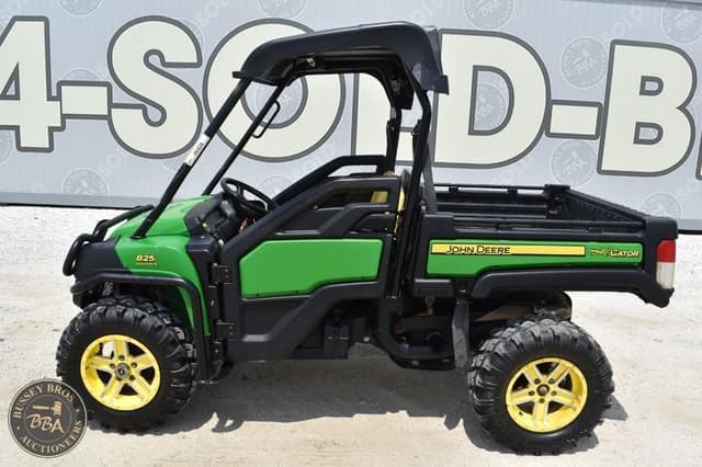 Image of John Deere Gator XUV 825i equipment image 1