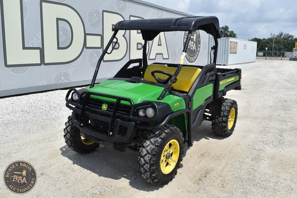 John Deere Gator XUV 825i Equipment Image0