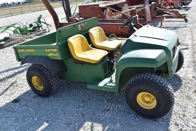 Image of John Deere Gator 4X2 equipment image 3