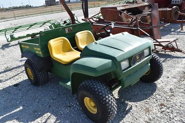 Image of John Deere Gator 4X2 equipment image 2