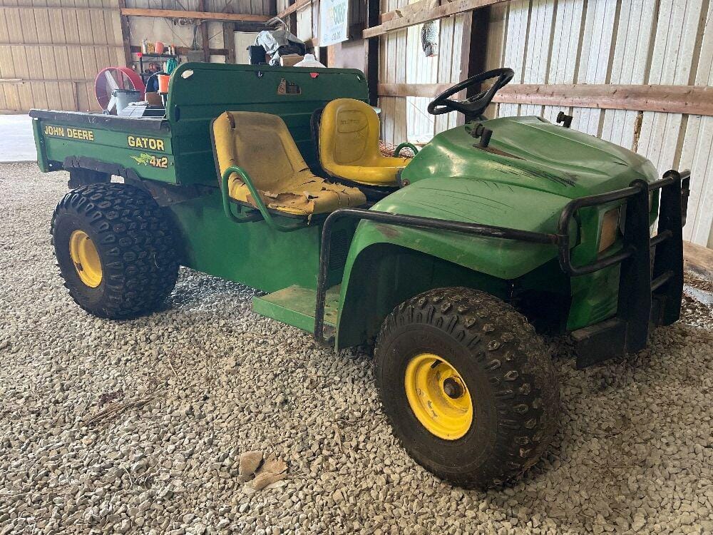 Main image John Deere Gator 4X2