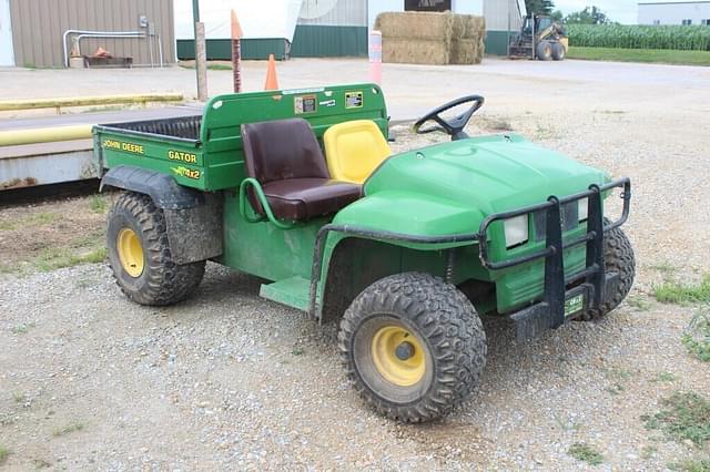 Image of John Deere Gator 4X2 equipment image 4