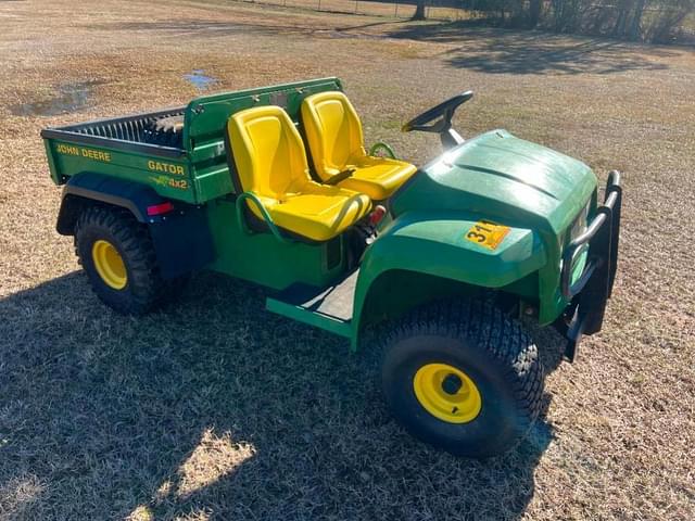 Image of John Deere Gator 4X2 equipment image 2