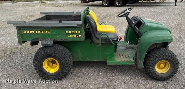 Image of John Deere Gator 4X2 equipment image 2