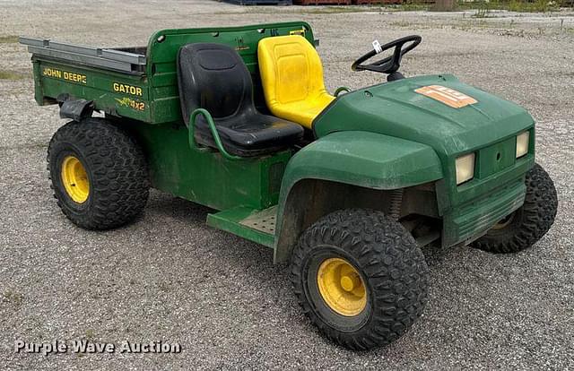 Image of John Deere Gator 4X2 equipment image 3