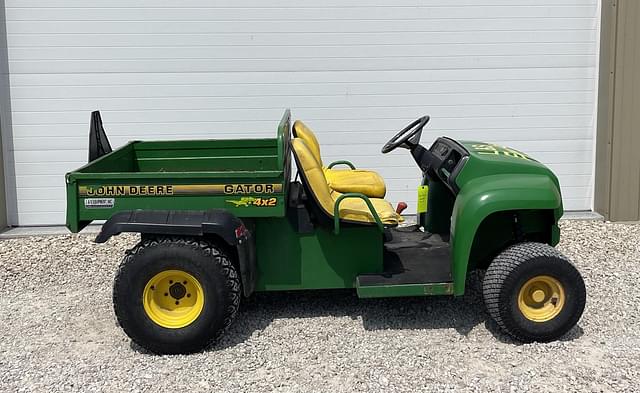 Image of John Deere Gator 4X2 equipment image 2