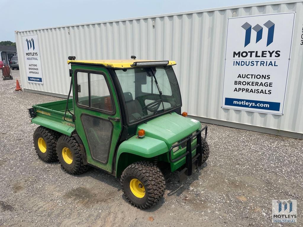 Main image John Deere Gator 6x4