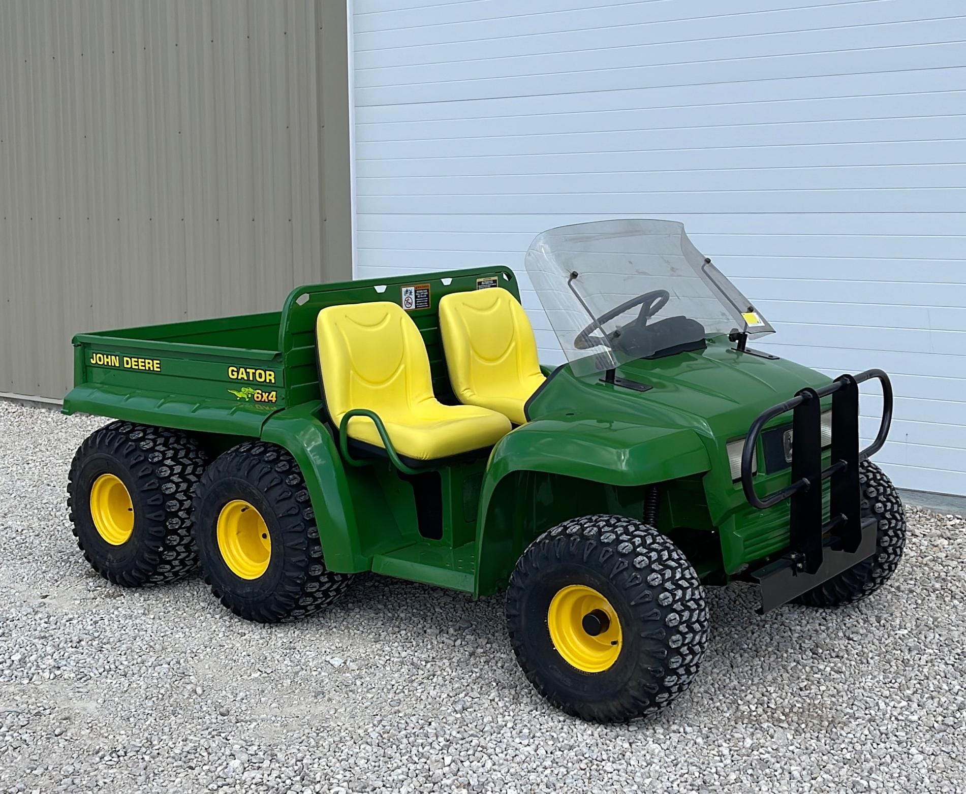 Main image John Deere Gator 6x4