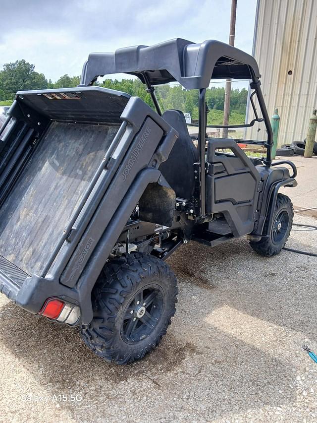 Image of John Deere Gator 825 equipment image 1