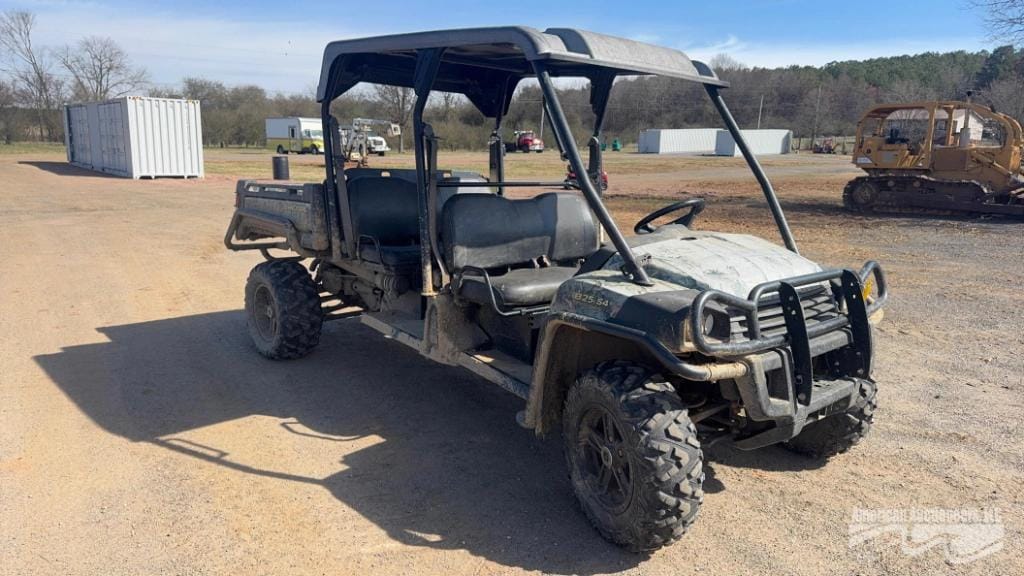 John Deere Gator 825 Equipment Image0
