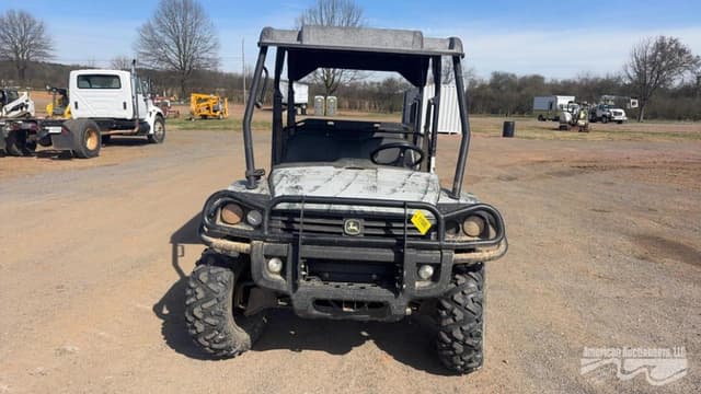 Image of John Deere Gator 825 equipment image 1
