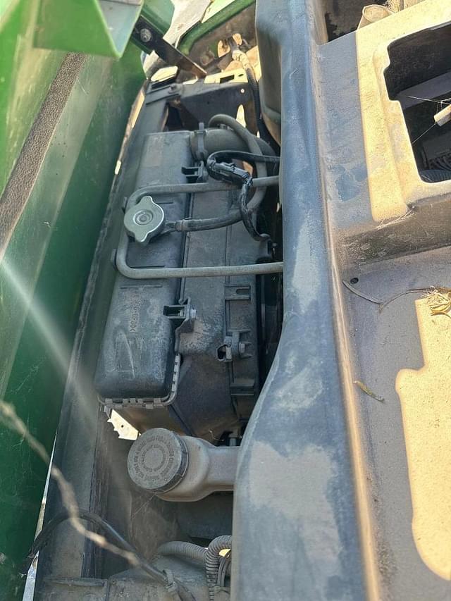 Image of John Deere Gator XUV 825i equipment image 2