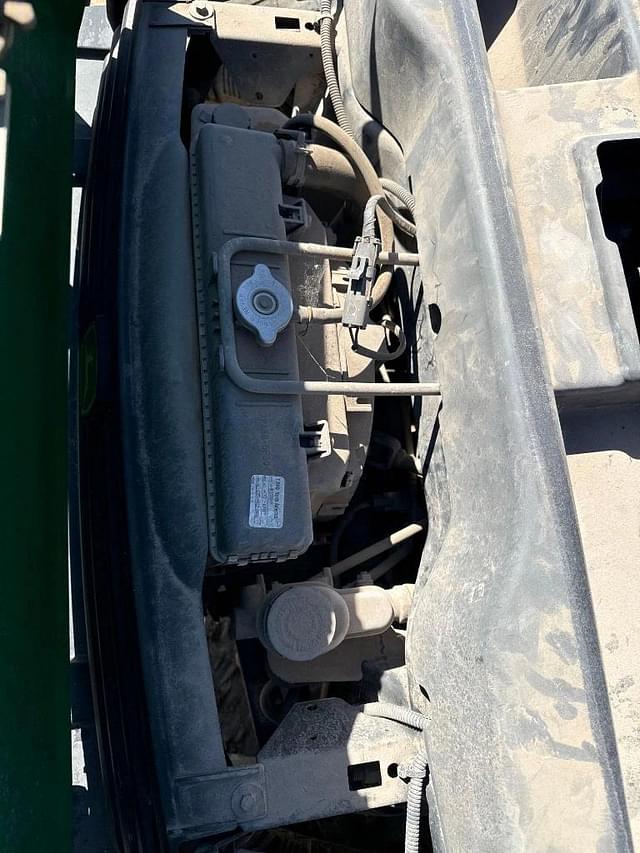 Image of John Deere Gator XUV 825i equipment image 4