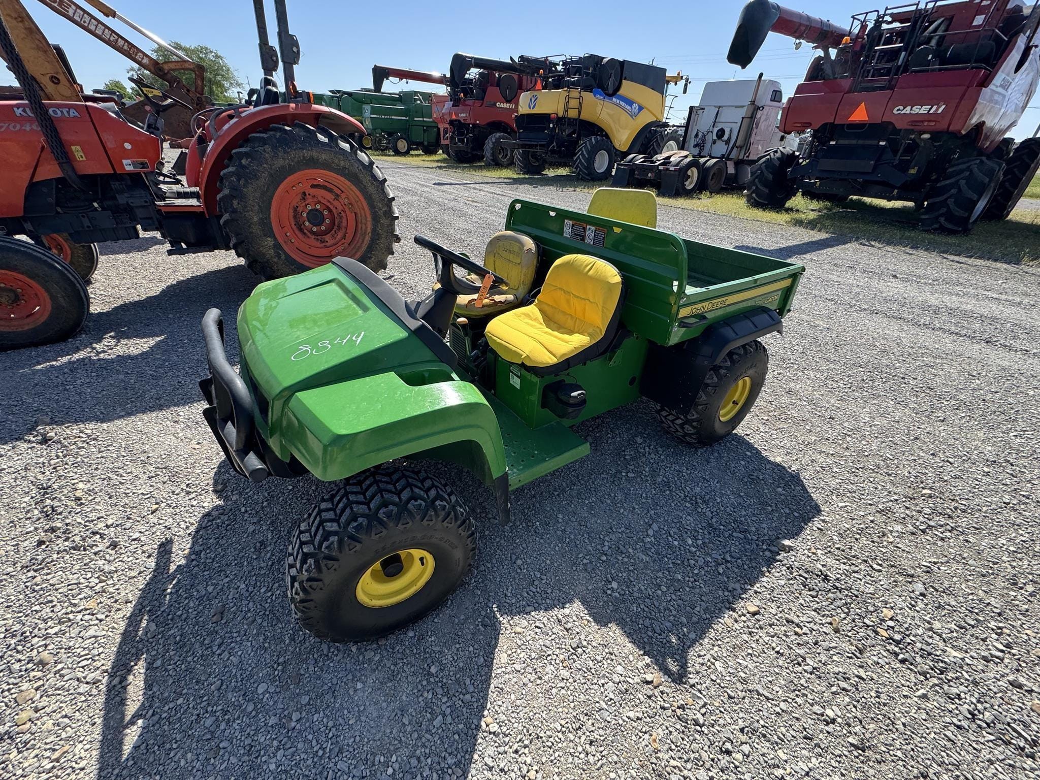 John Deere Gator TS 4x2 Equipment Image0