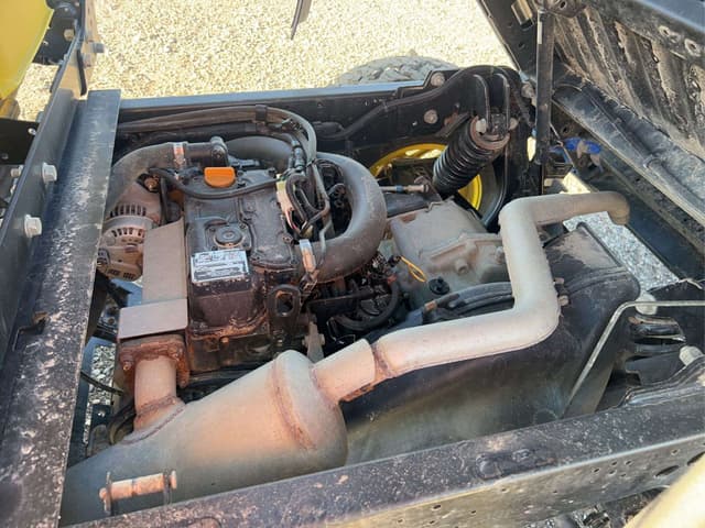 Image of John Deere Gator 4x4 equipment image 4
