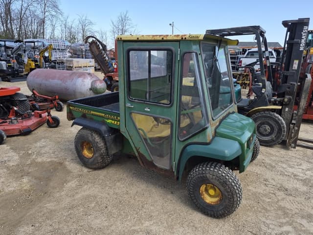 Image of John Deere Gator 4X2 equipment image 2