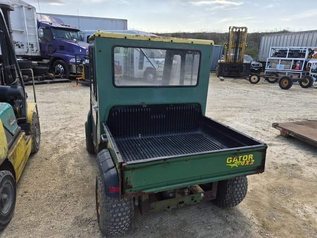 Image of John Deere Gator 4X2 equipment image 4