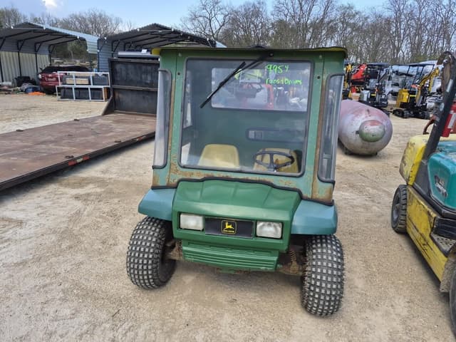 Image of John Deere Gator 4X2 equipment image 1