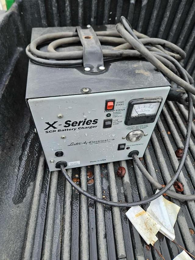 Image of John Deere Gator equipment image 3