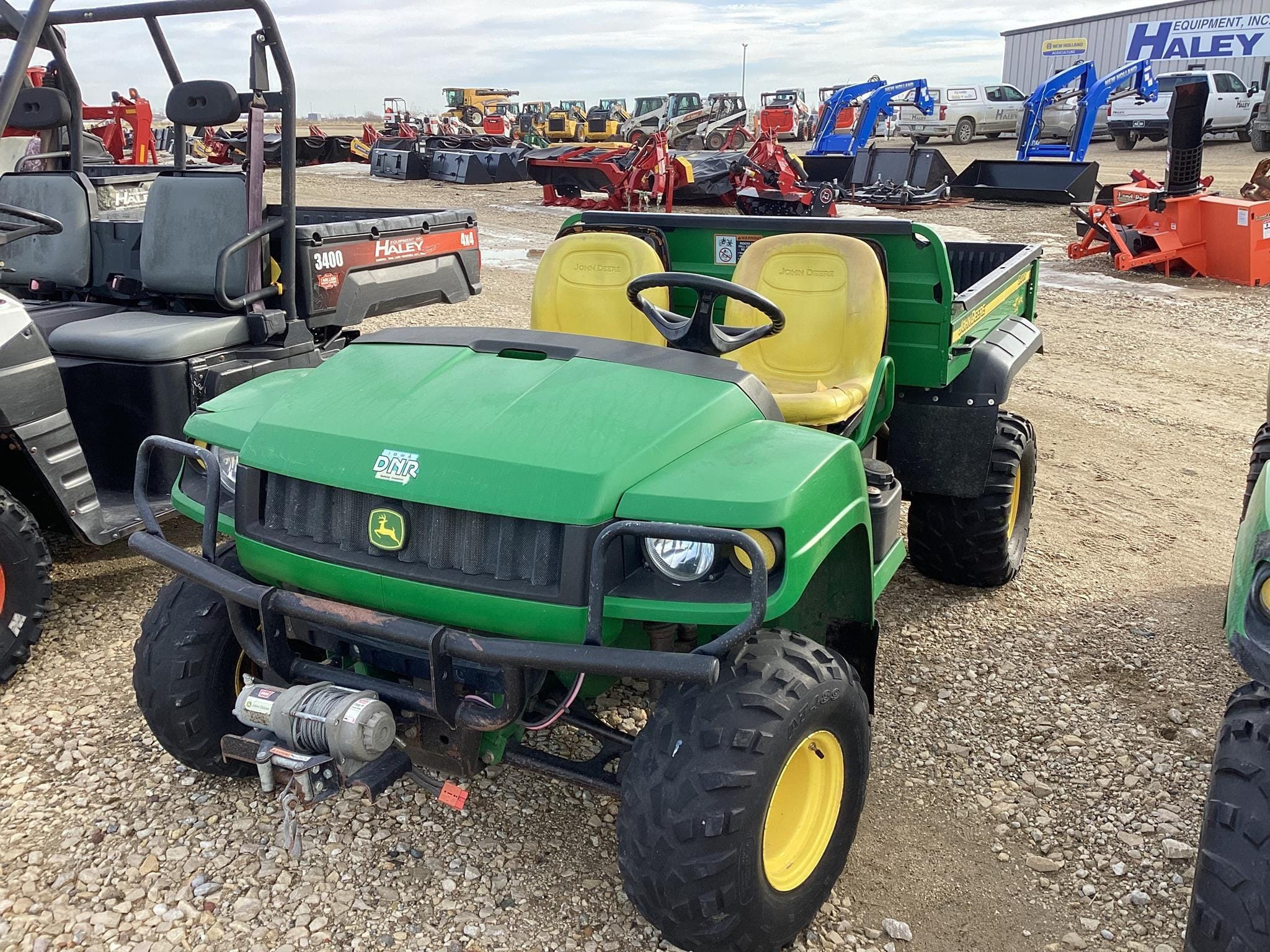 John Deere Gator HPX Equipment Image0
