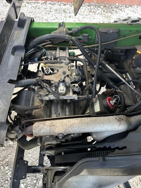 Image of John Deere Gator XUV 620i equipment image 4