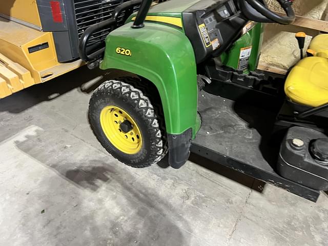 Image of John Deere Gator XUV 620i equipment image 2