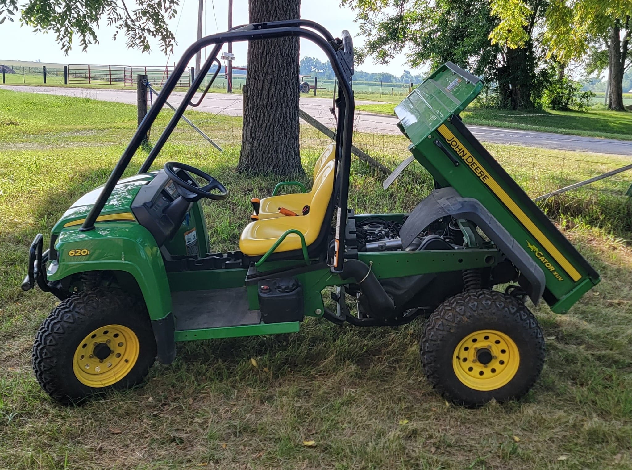 Main image John Deere Gator XUV 620i
