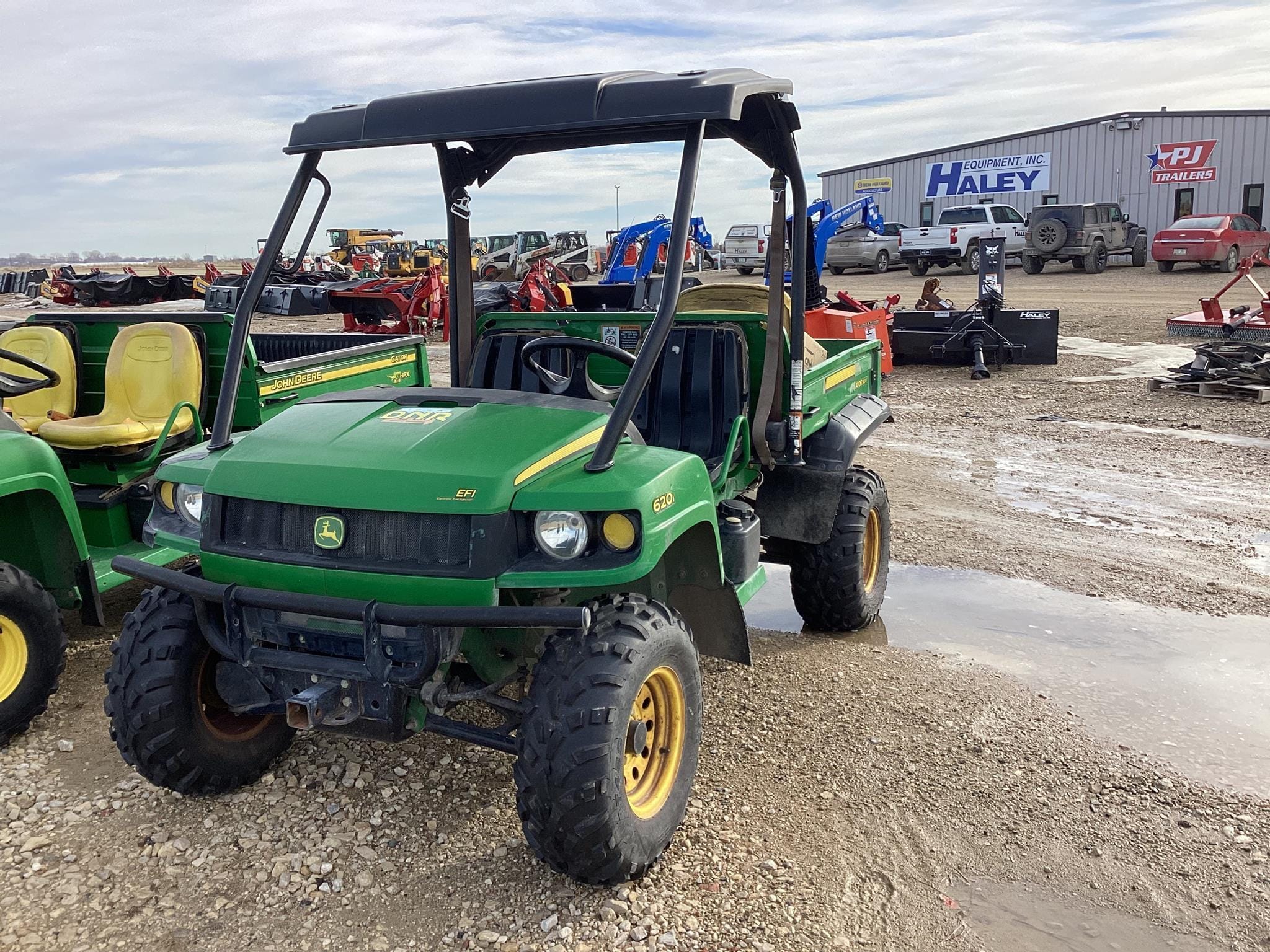 John Deere Gator XUV 620i Equipment Image0
