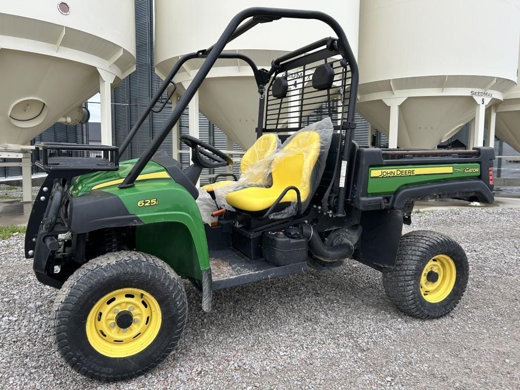 John Deere XUV 625i Equipment Image0