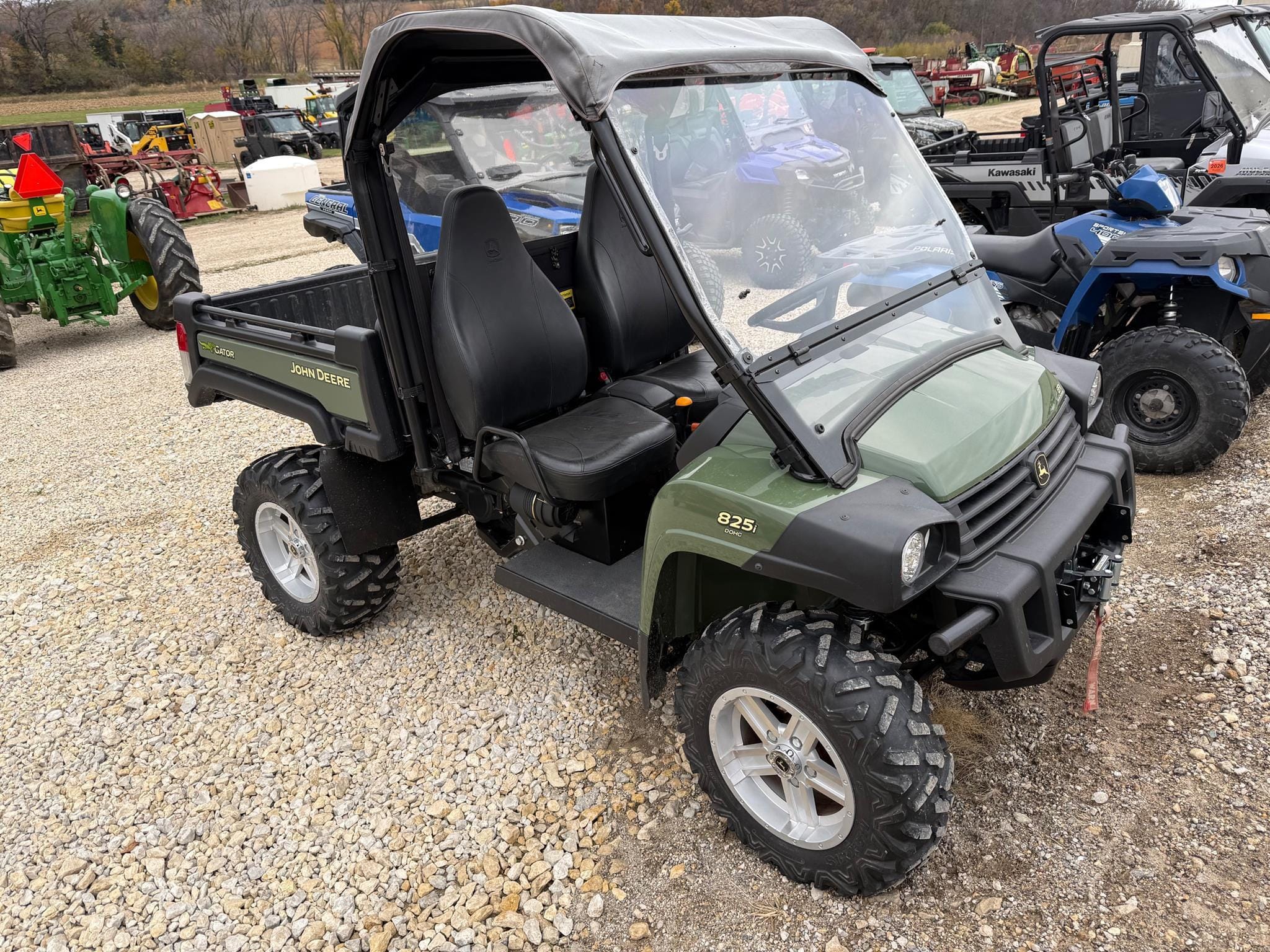 John Deere Gator XUV 825i Equipment Image0