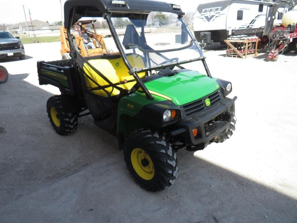 John Deere Gator XUV 825i Equipment Image0