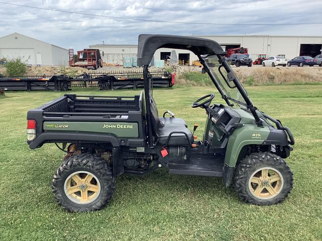 Image of John Deere Gator XUV 825i equipment image 1