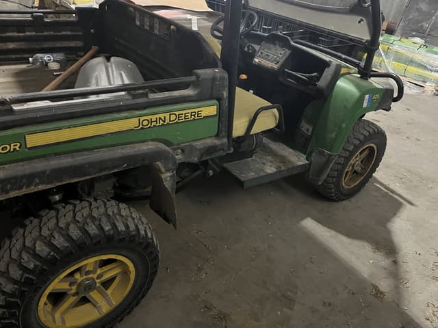 Image of John Deere Gator XUV 825i equipment image 2