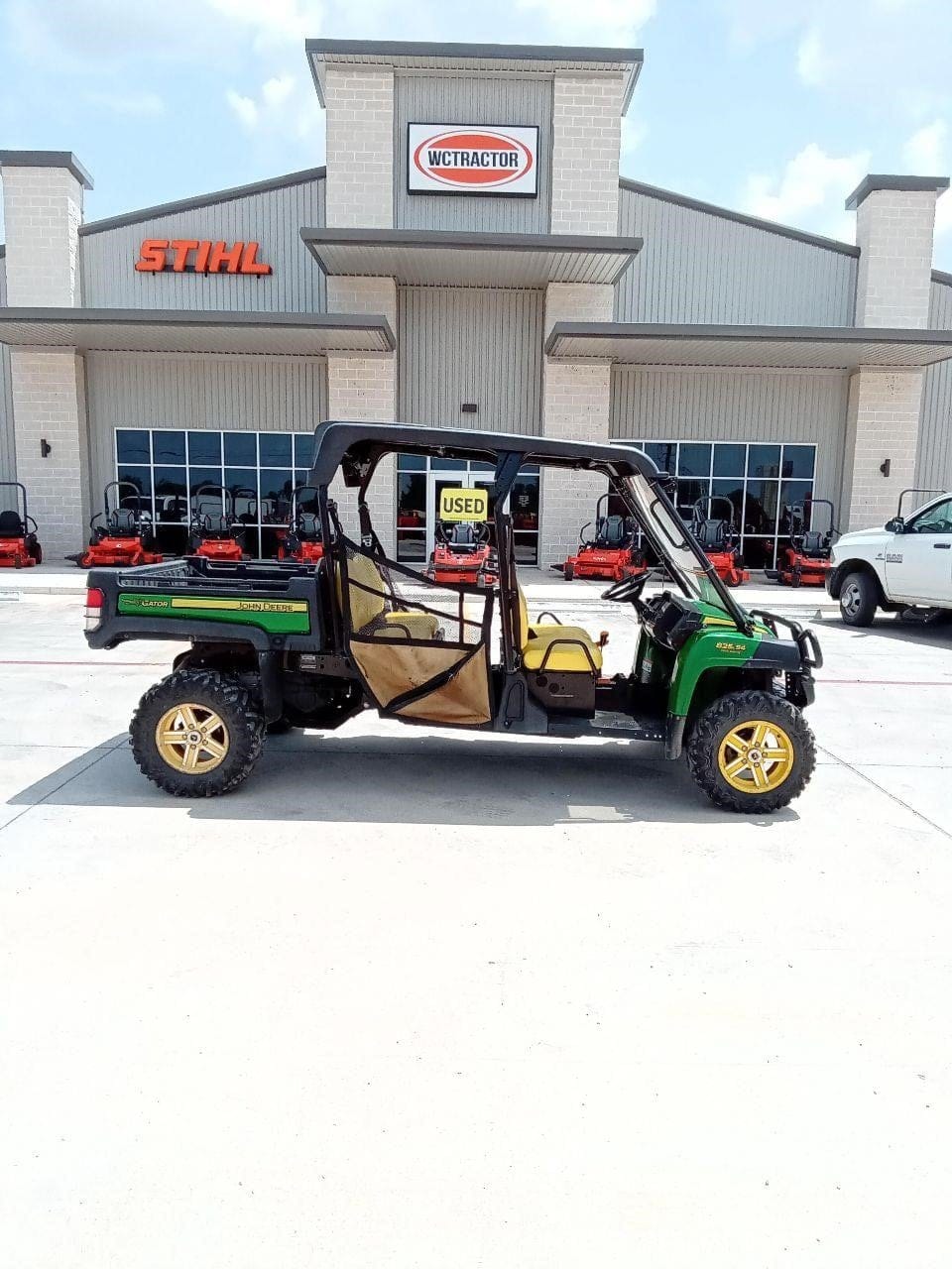 2016 John Deere Gator XUV 825i S4 Equipment Image0