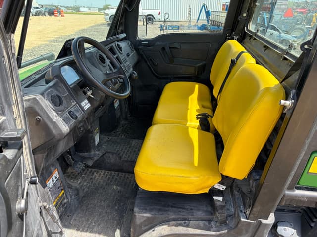Image of John Deere XUV 835M equipment image 4