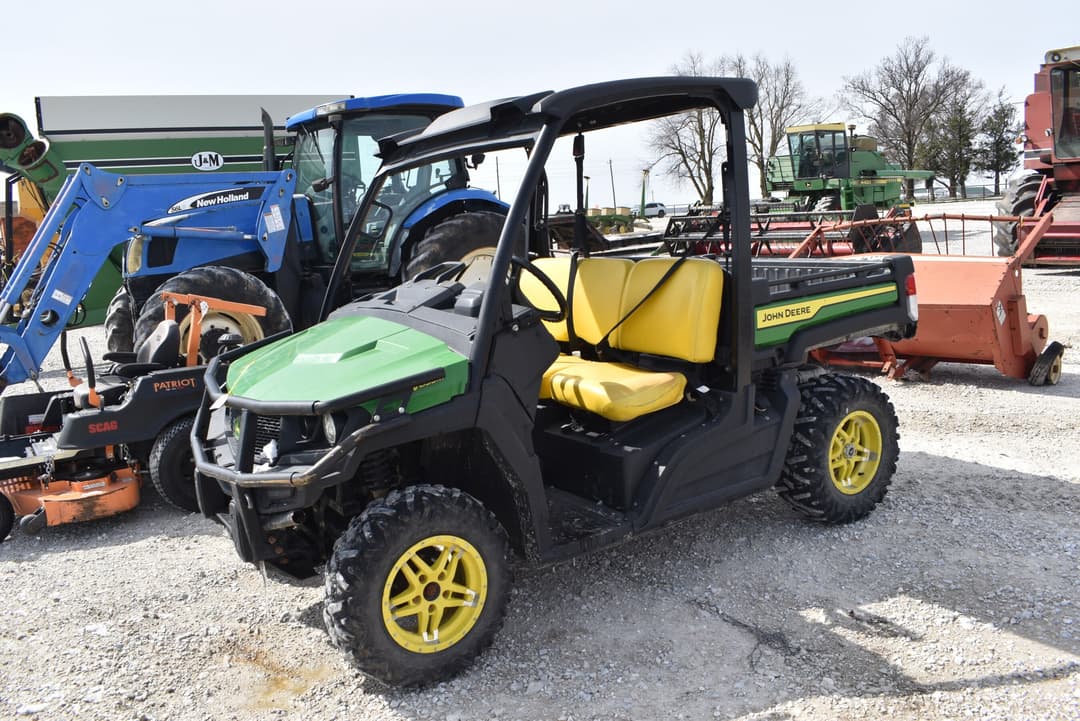 Image of John Deere XUV 835M Primary image