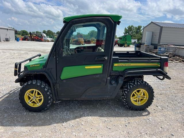 Image of John Deere XUV 835R equipment image 1