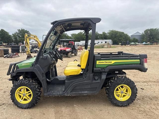 Image of John Deere XUV 835M equipment image 1