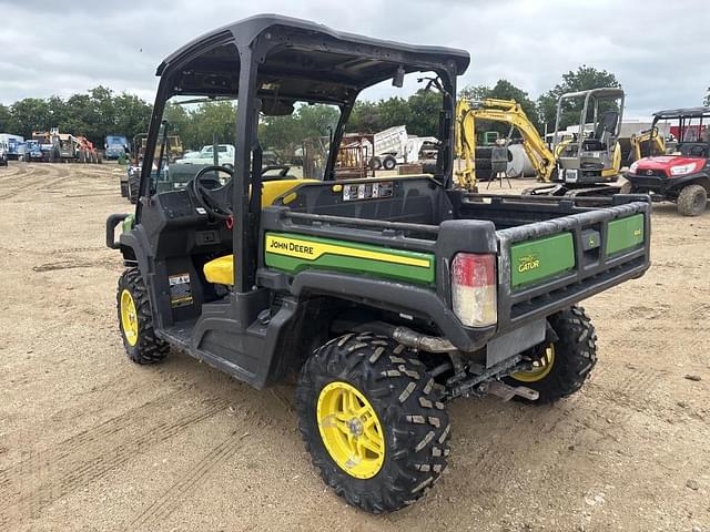 Image of John Deere XUV 835M equipment image 2