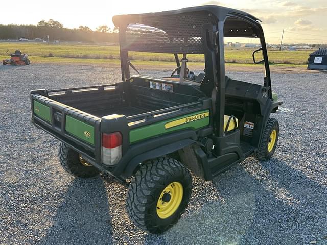 Image of John Deere XUV 835M equipment image 4