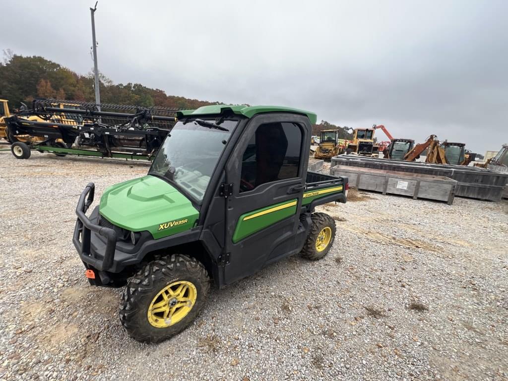 Image of John Deere XUV 835R Primary image