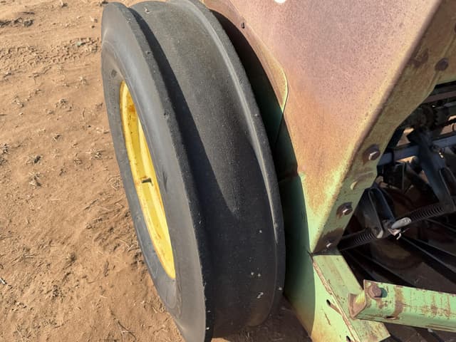 Image of John Deere 8300 equipment image 1