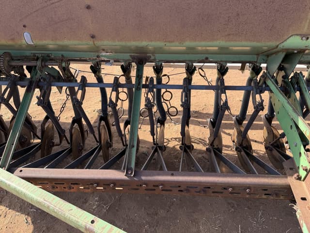 Image of John Deere 8300 equipment image 4