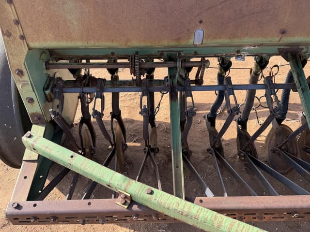 Image of John Deere 8300 equipment image 2