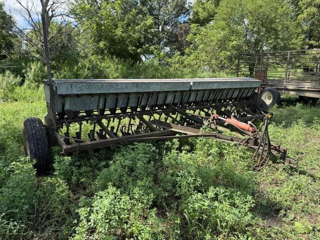 Image of John Deere B equipment image 2