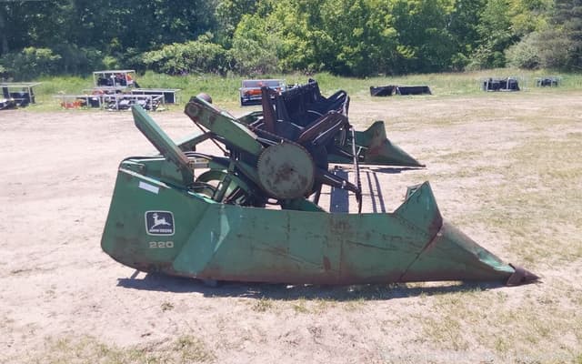 Image of John Deere 220 equipment image 1